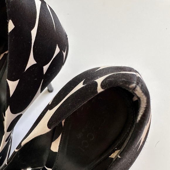 Gucci horsebit peep toe pumps in black and white silk 37.5 - Picture 5 of 10